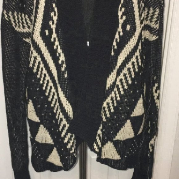 Blu Pepper Graphic Print Knit Sweater - Picture 3 of 12